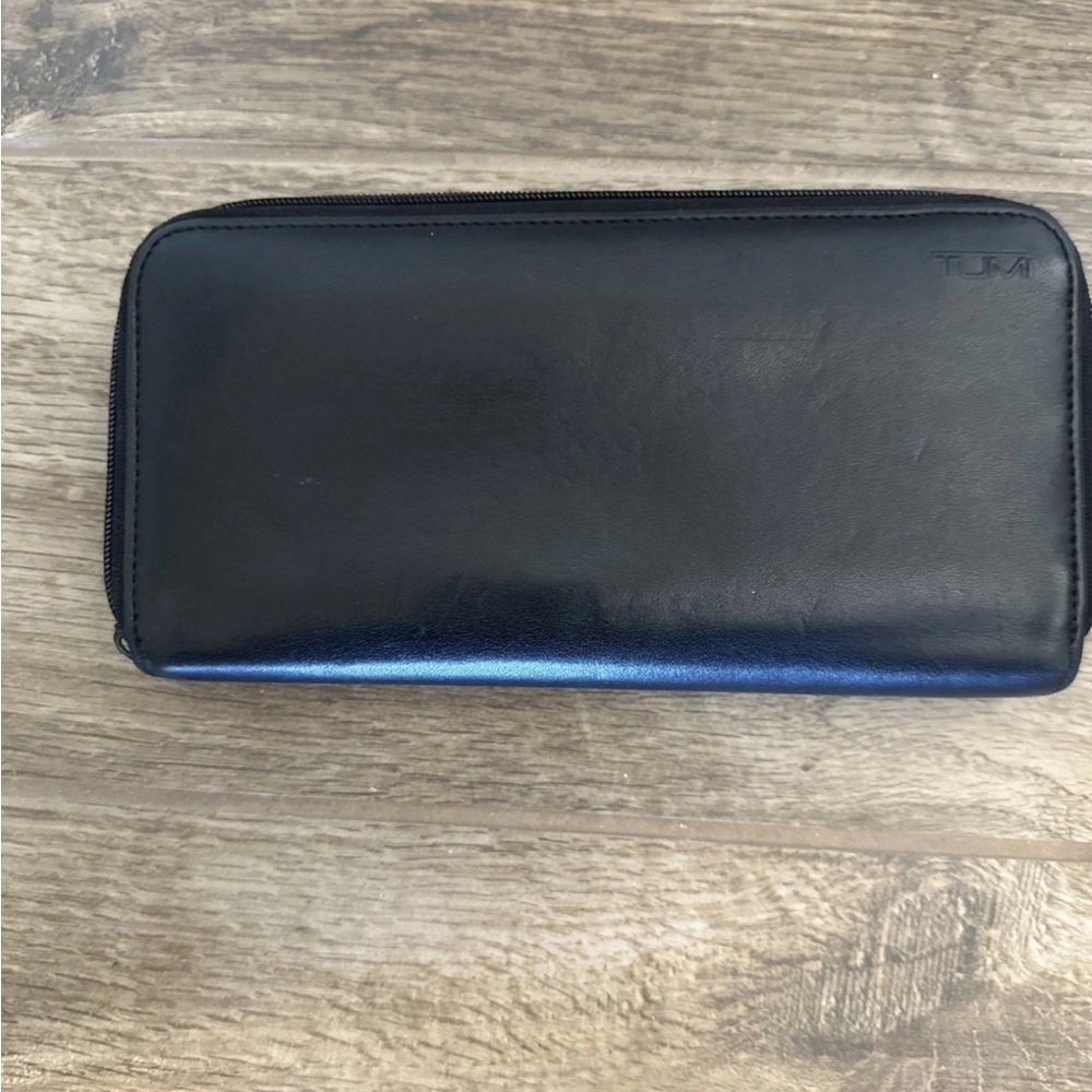 Tumi Black Zippered Men's Wallet